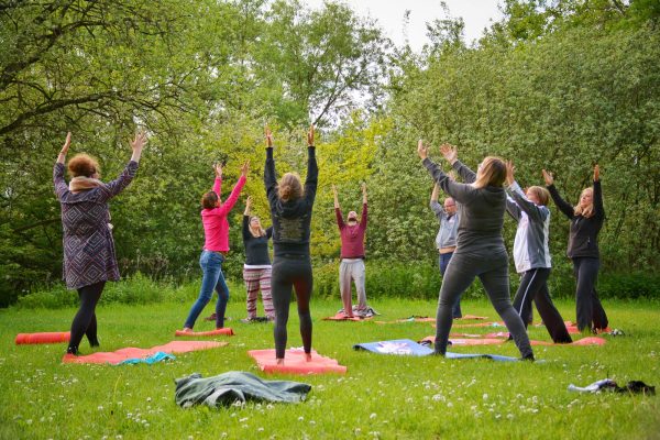 Gruppe bei Outdoor Teambuilding Aktivität in der Natur | Foto: Jessy Katschewitz